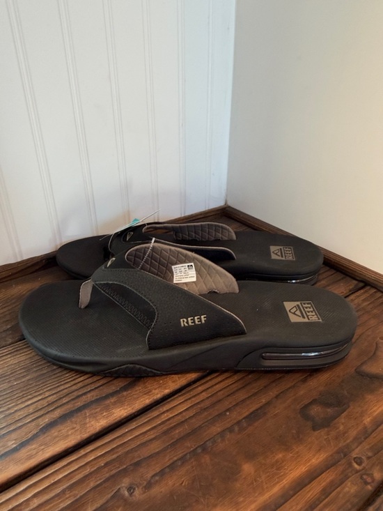 NWT Reef Men’s Fanning Black Flip Flops with built in bottle opener main image 4